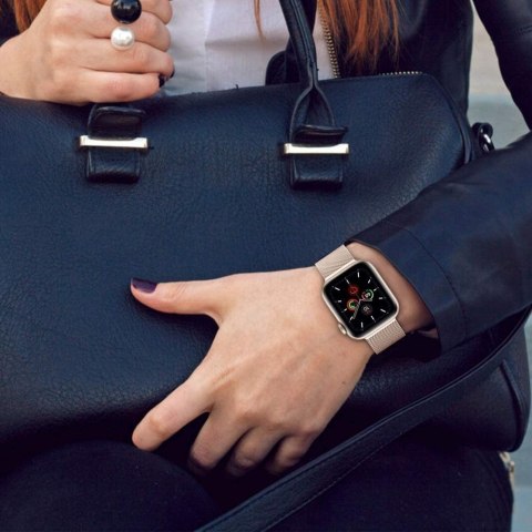 TECH-PROTECT MILANESEBAND APPLE WATCH 8 / 9 / 10 / 11 / 12 / SE / ULTRA (44 / 45 / 46 / 49 MM) STARLIGHT